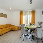 Eco House Peroj Mednjan