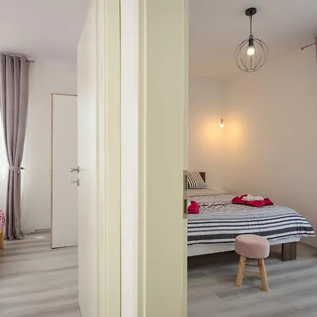 Eco House Peroj 펜션 Mednjan