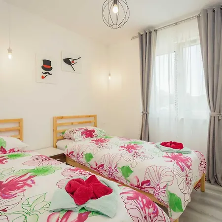 Holiday home Eco House Peroj