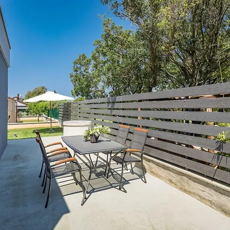 Eco House Peroj Holiday home Mednjan