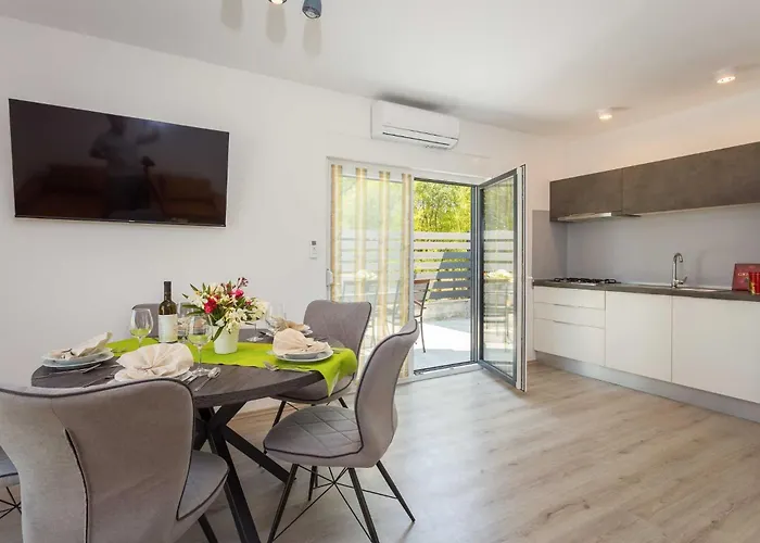 Vakantiehuis Eco House Peroj *