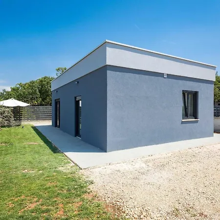 Ferienhaus Eco House Peroj *