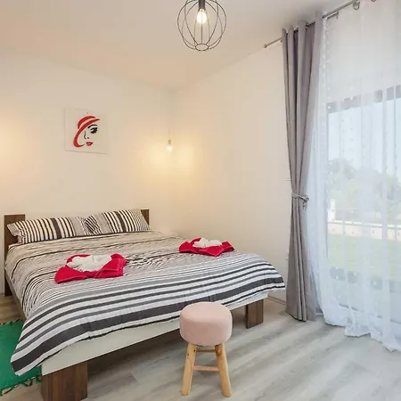 度假居 Eco House Peroj Mednjan