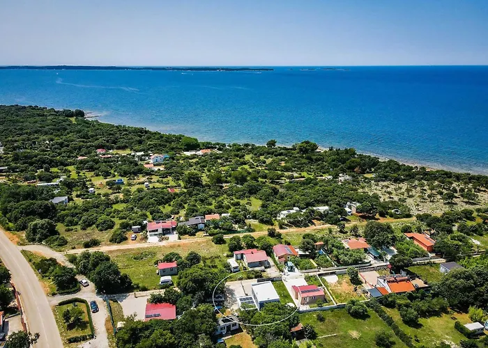 Eco House Peroj Mednjan