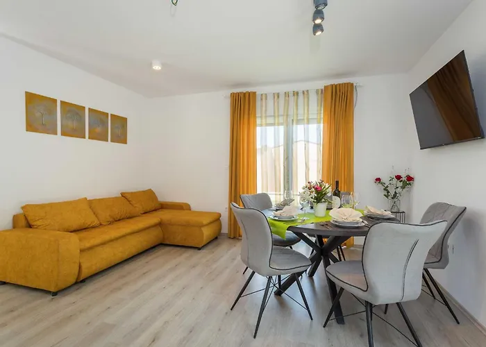 Eco House Peroj Mednjan